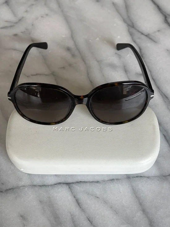 Authentic Marc Jacob’s Sunglasses - Picture 2 of 6
